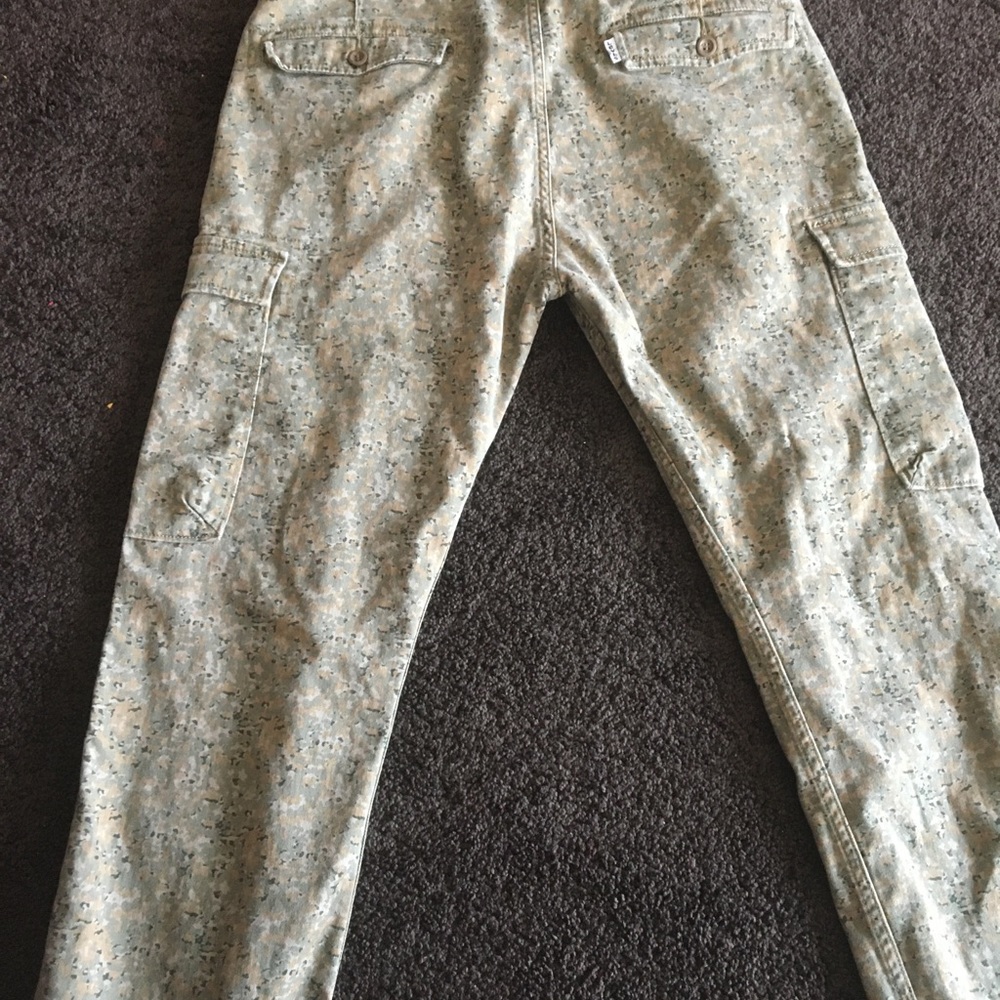 Levi’s - Picture 2 of 2
